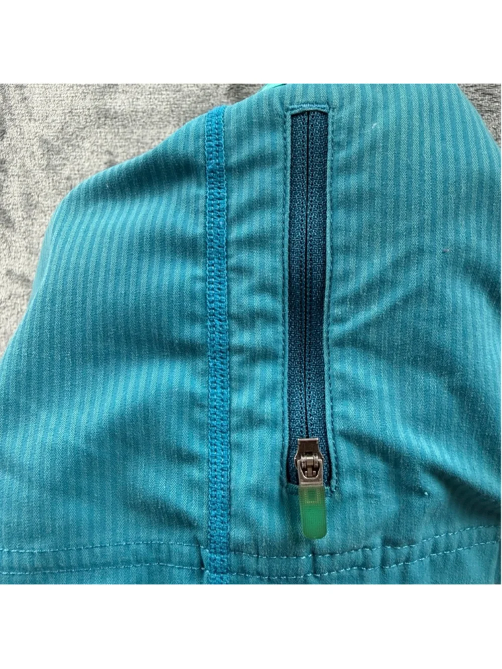 Lululemon Shorts Women’s 2 Lightweight Lined Zip Pocket Running Athleisure Teal - Picture 8 of 10